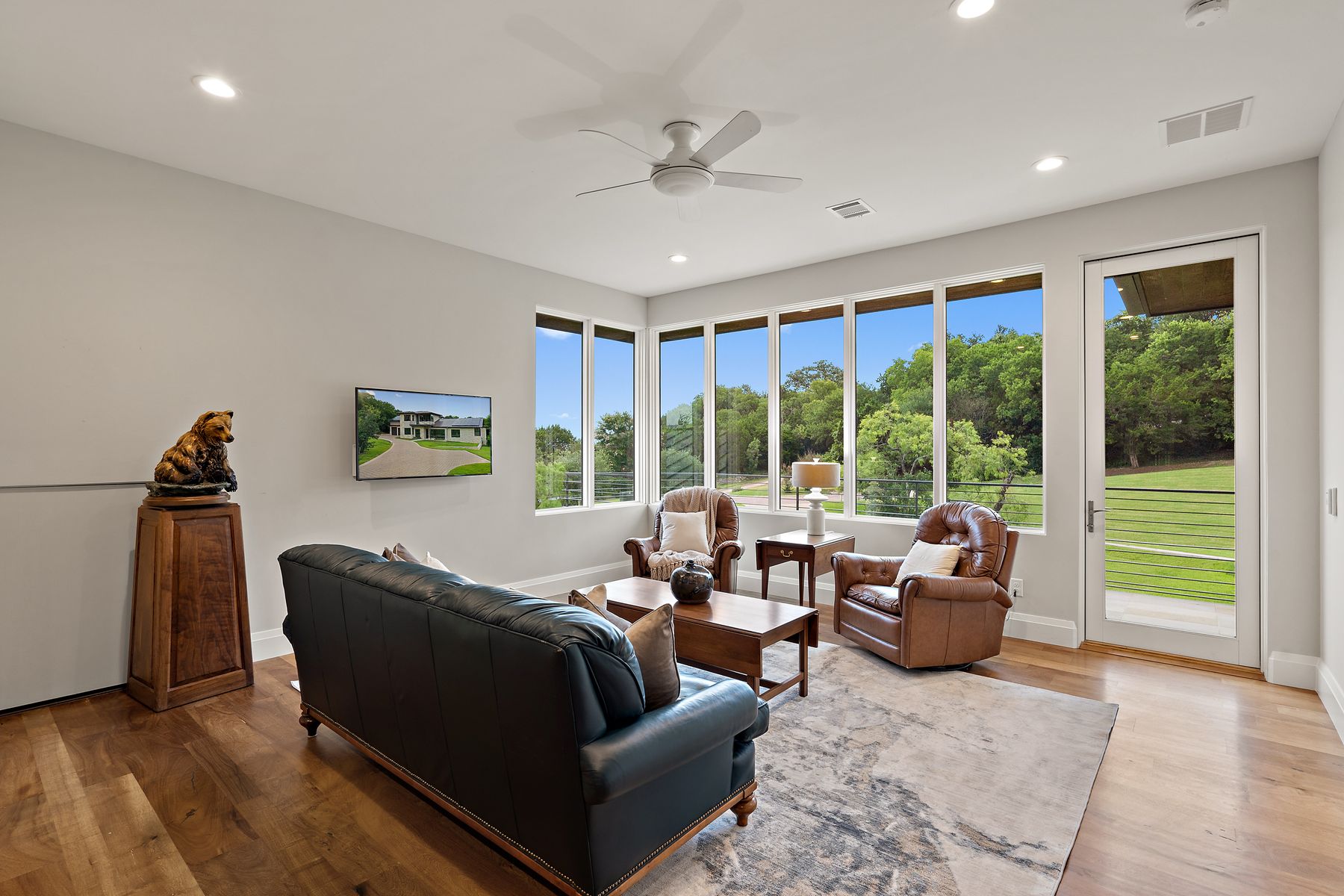 Las Lomas Contemporary