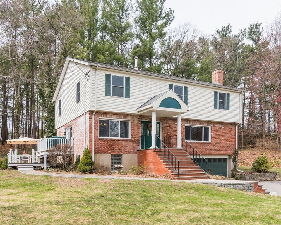 127 Whitewood Rd