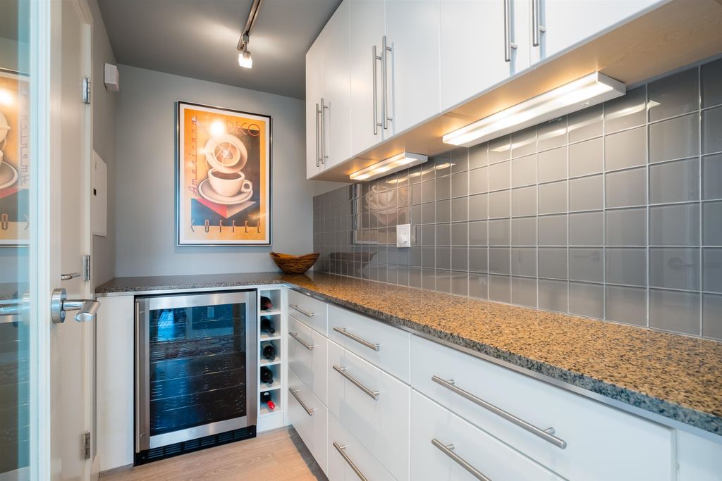 638 Beach Cres, #1805