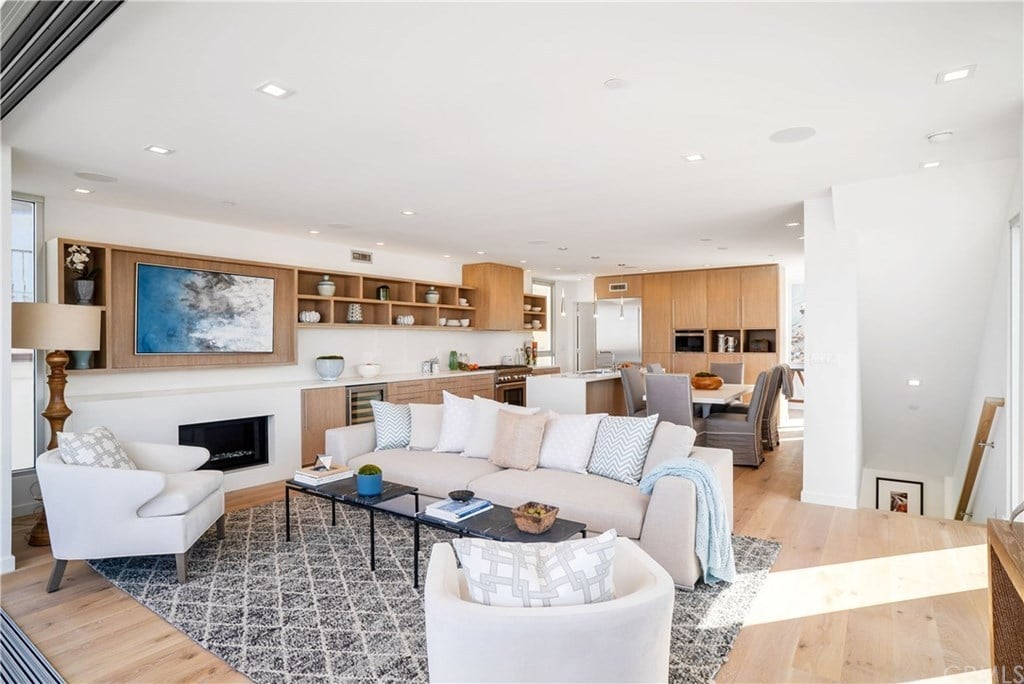 121 2nd St
