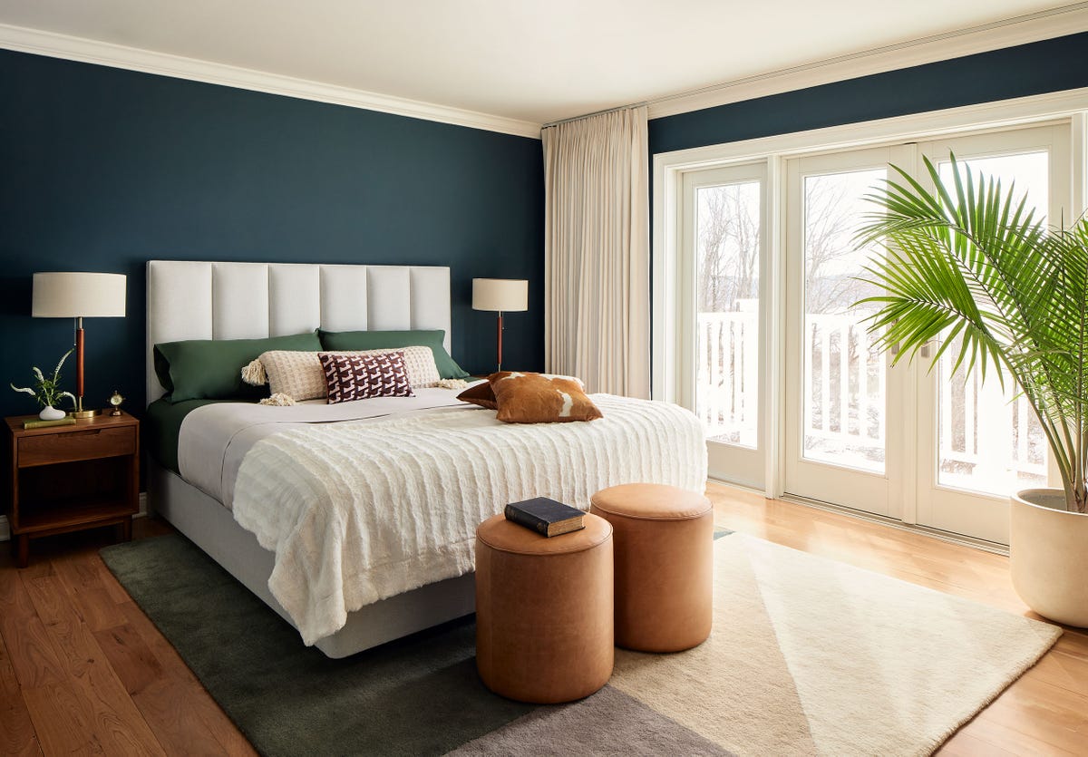What Do You Get When You Bring Modernism to a Faux Farmhouse? This Cozy Family Escape