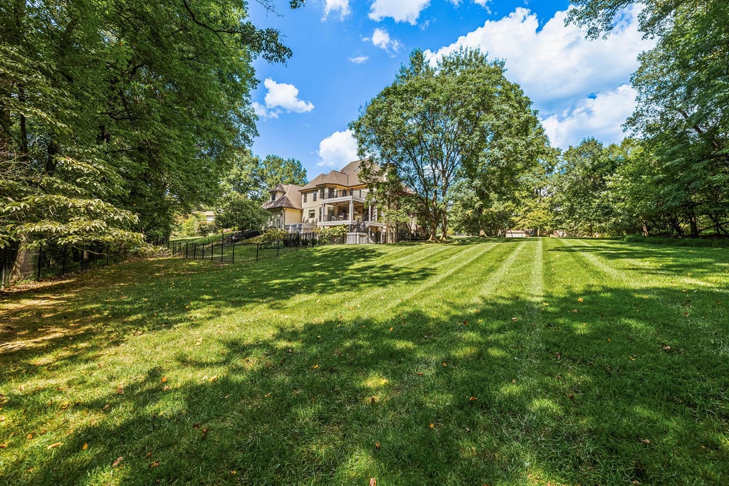 18 HAMBLETON COURT