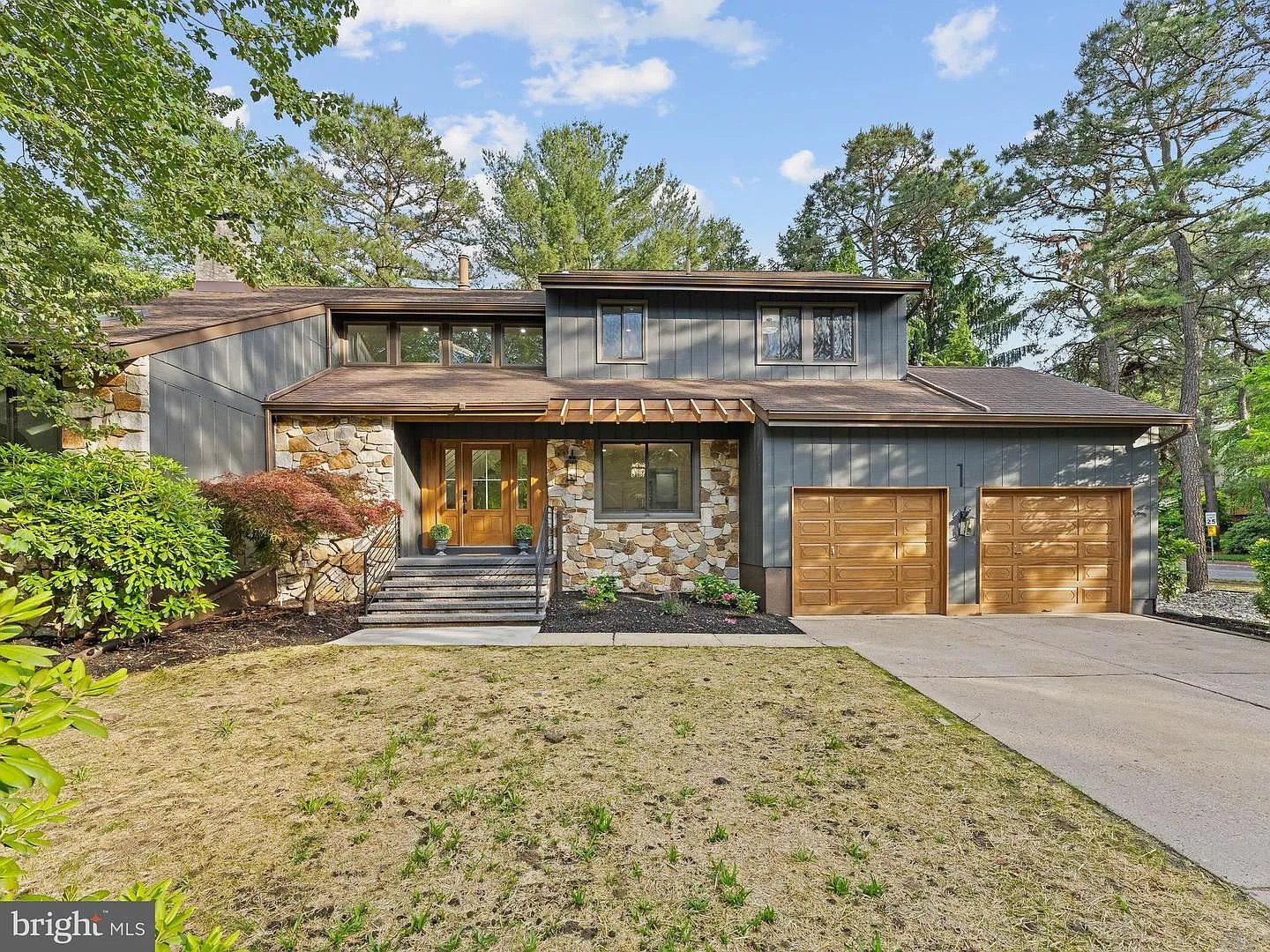 1 Bronwood Dr, Voorhees, NJ 08043