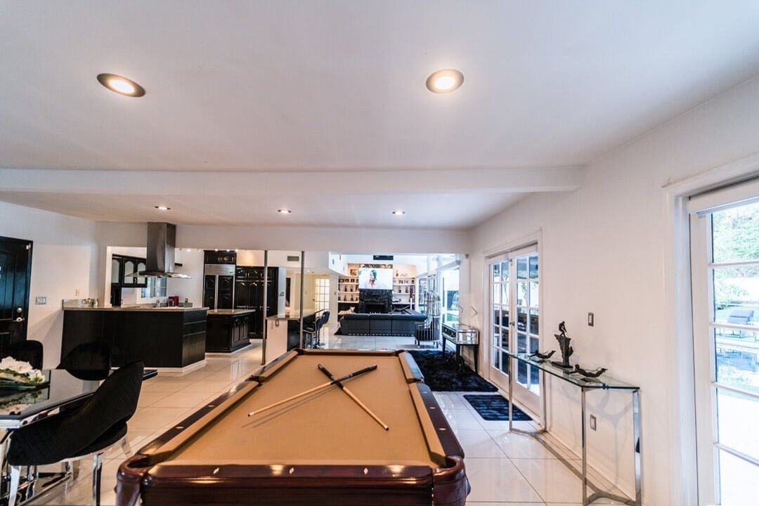 Evercrest Pavilion, Mulholland Dr, 90046