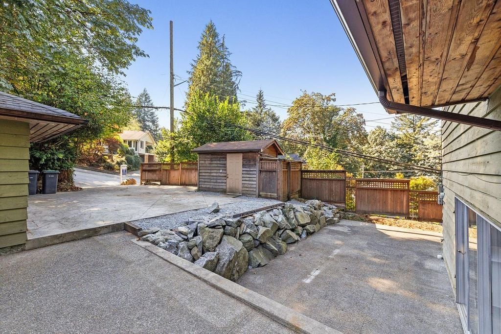 2180 Park Crescent
