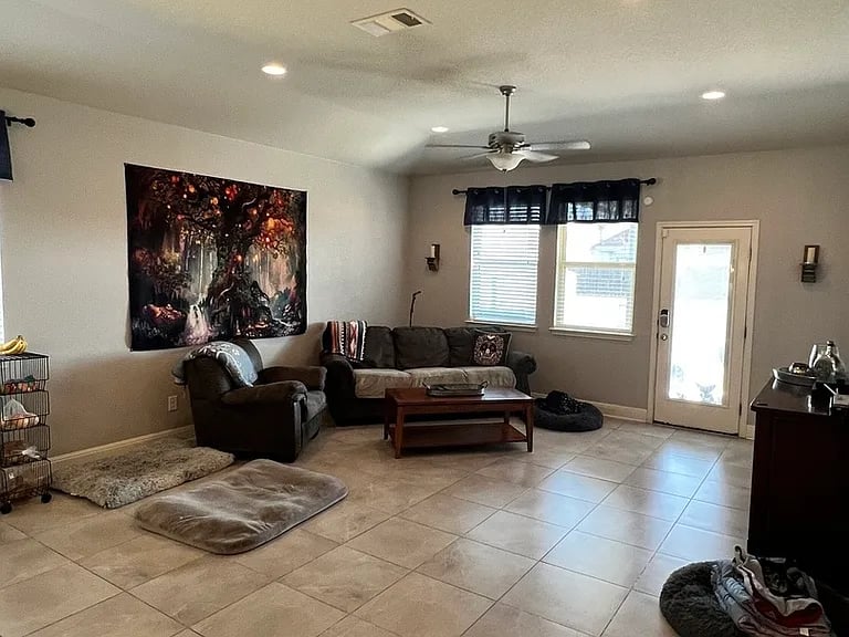 2114 Nelle Wy