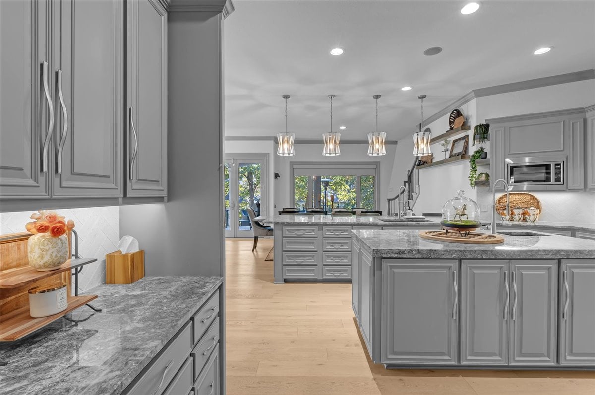 Luxury Living in Bixby, Oklahoma: A Premier Estate in Devonshire at Graystone Represented by Philip Shain of The Agency Tulsa - Wyatt Poindexter - The Agency