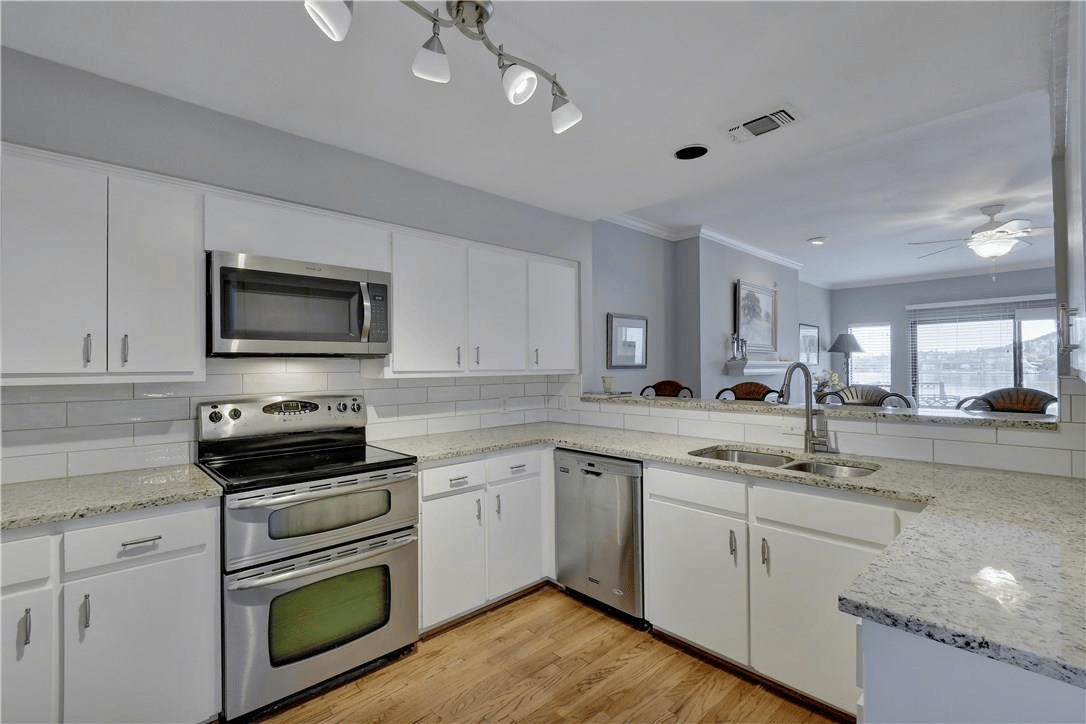 411 North Horseshoe Blvd