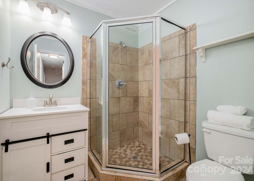 324 W 10th St