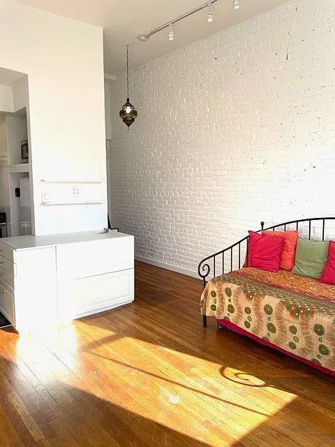 260 West 21st St, #2N