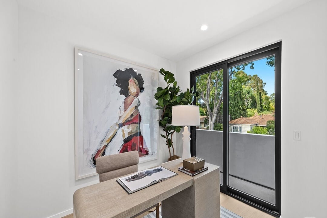 Castle Heights Pl, 90034