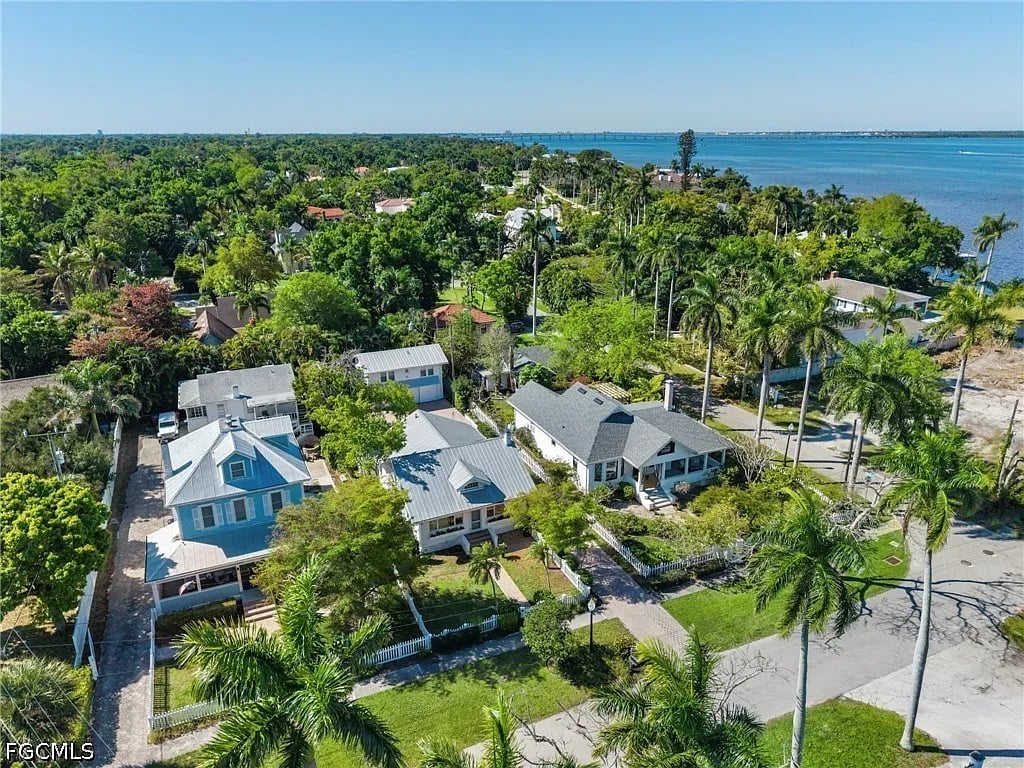 1310 Poinciana Ave