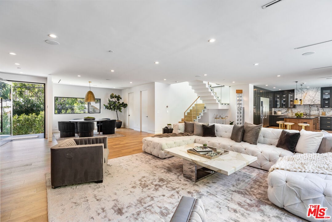 2220 Coldwater Canyon Dr