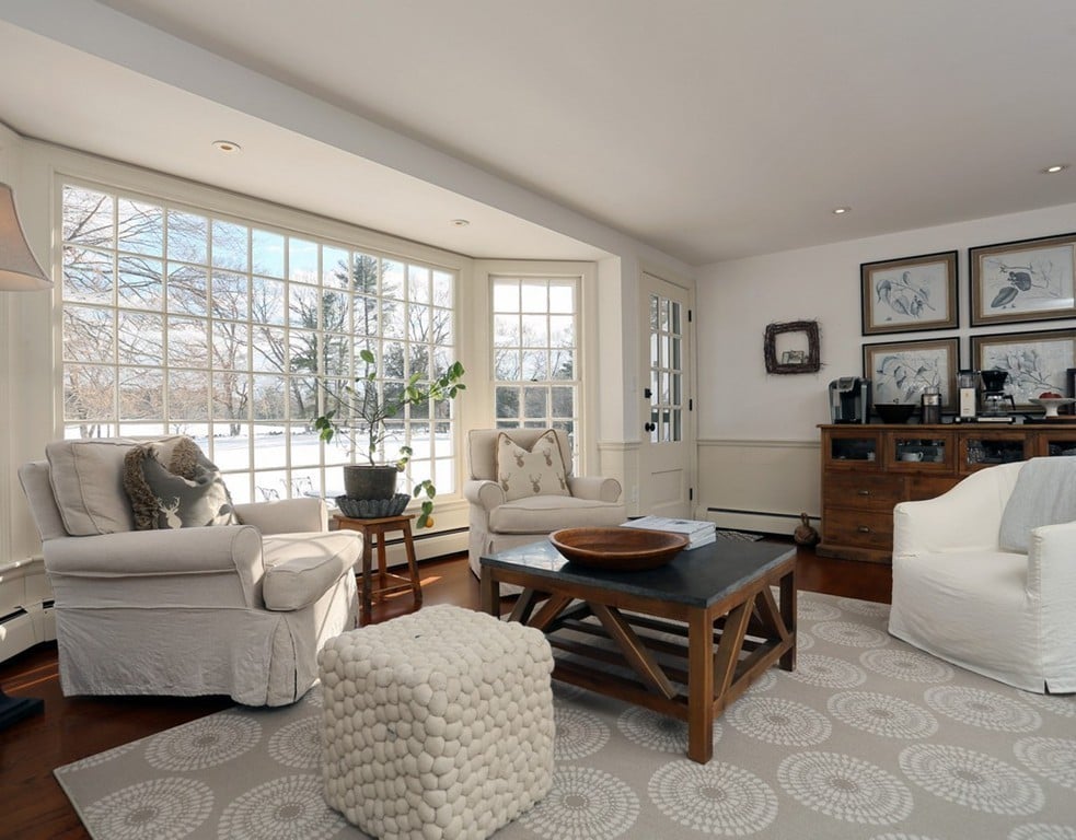 211 Lindsay Pond Rd