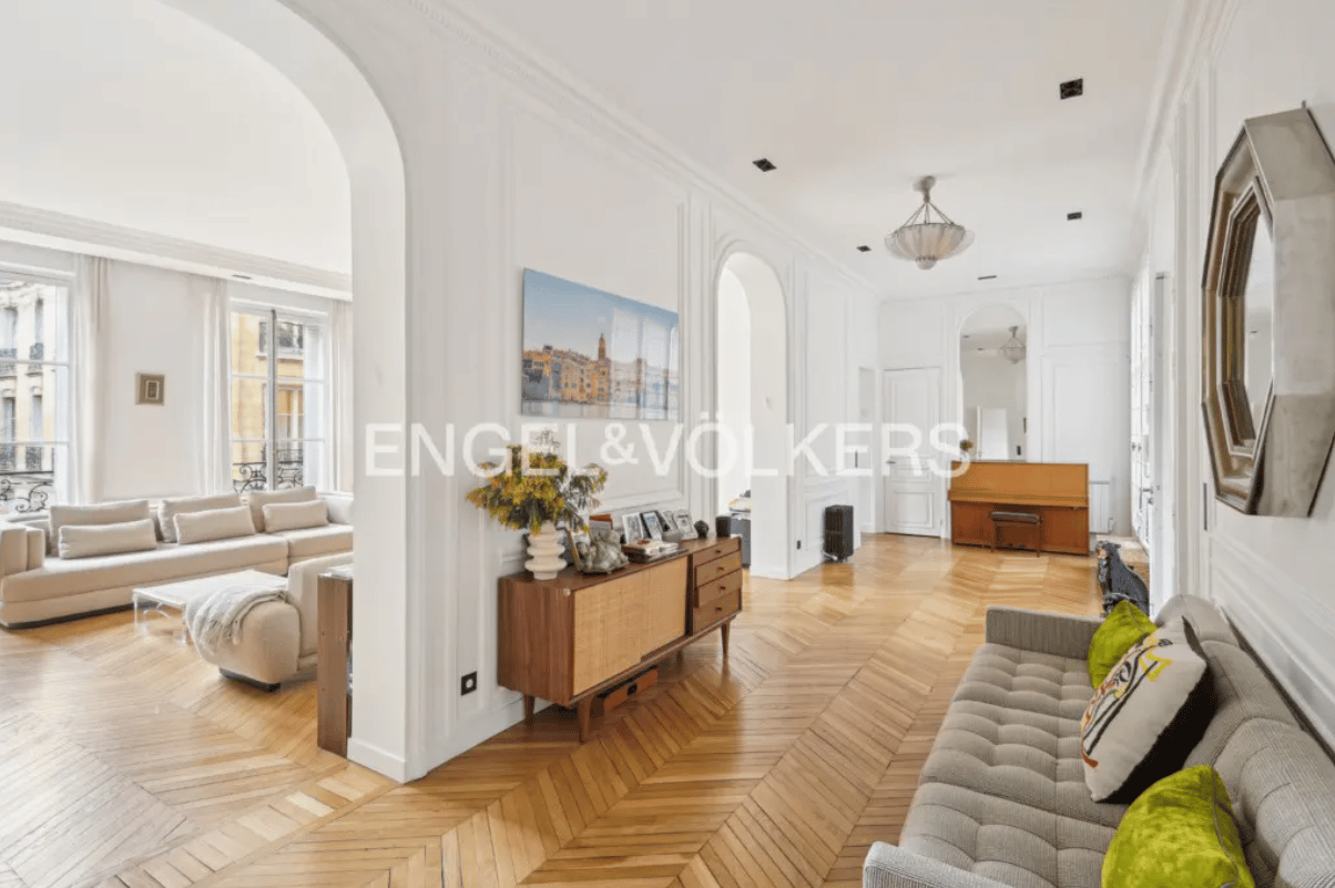 Parisian Apartment In The 16th