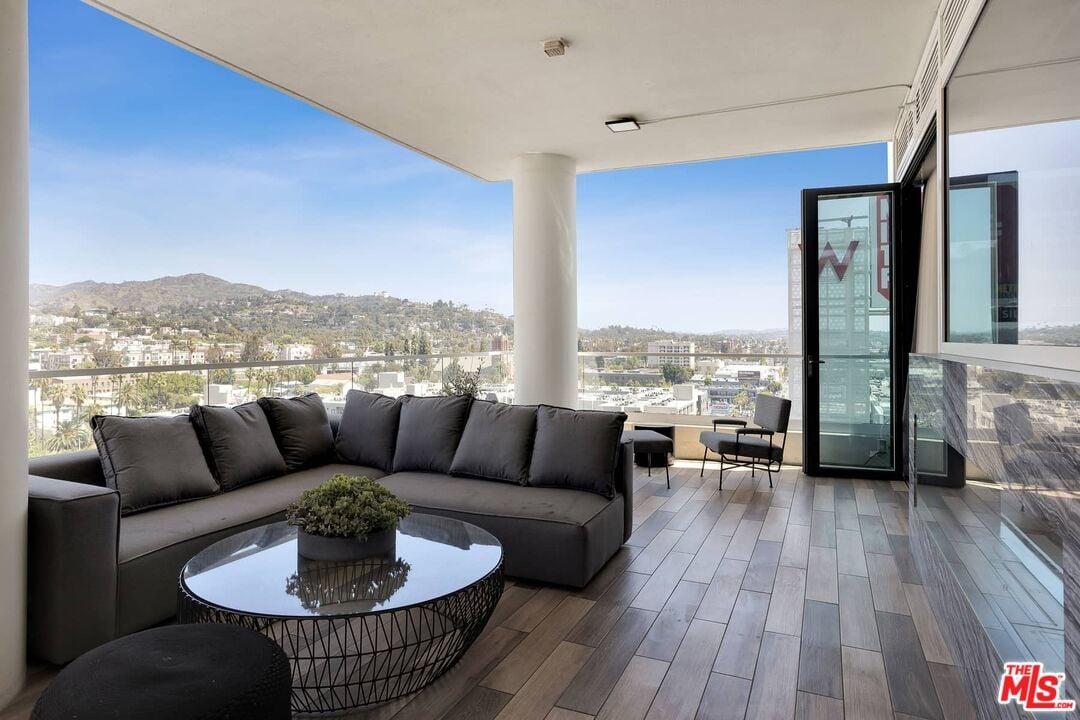 6250 Hollywood Blvd, #15A/B