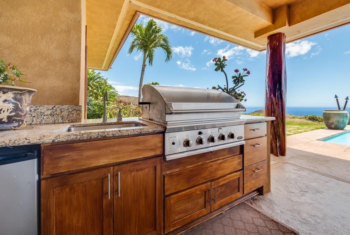 WEST MAUI TOP QUALITY RESIDENCE -35 ACRES - 180 DEGREE OVEANVIEW - $5,75,000 - PRESTIGIOUS MAHANALUA NIU SUBDIVISION 