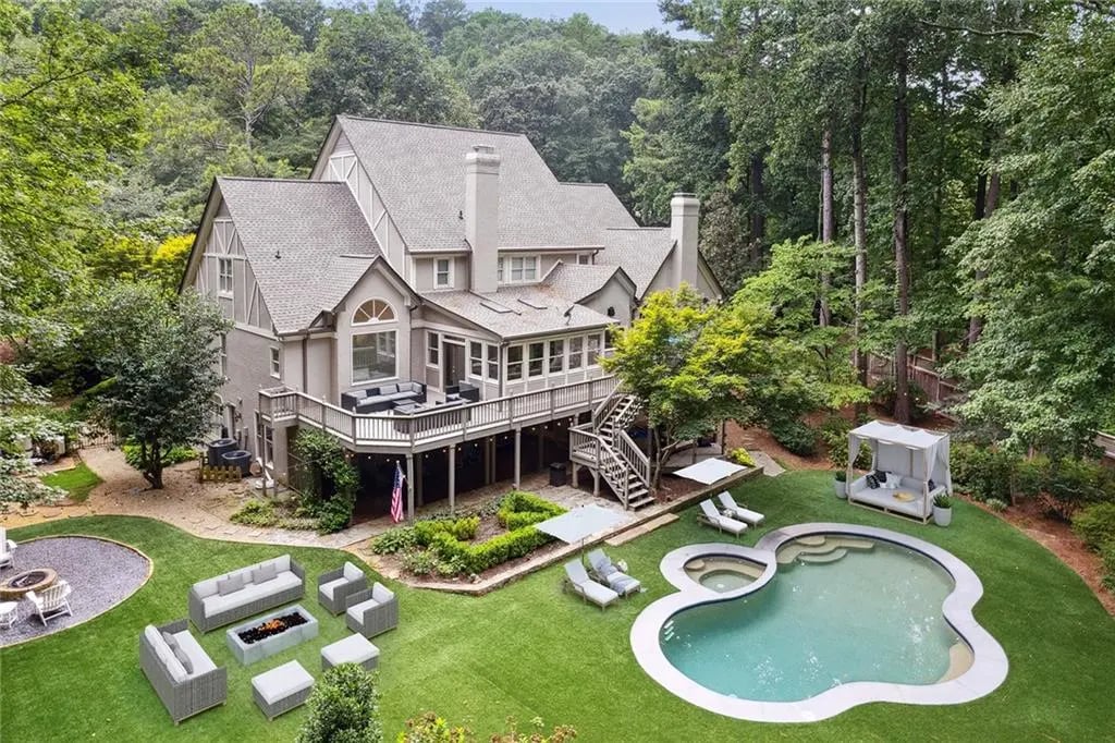 1810 Brandon Hall Dr