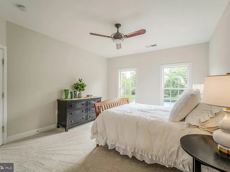 106 Calvary Ct SE