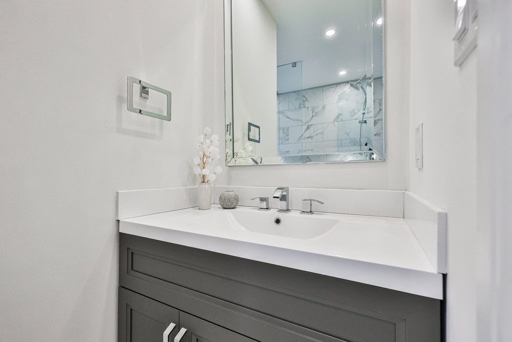 2500 Poplar Cres