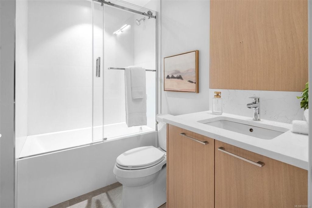 5229 Cordova Bay, #303