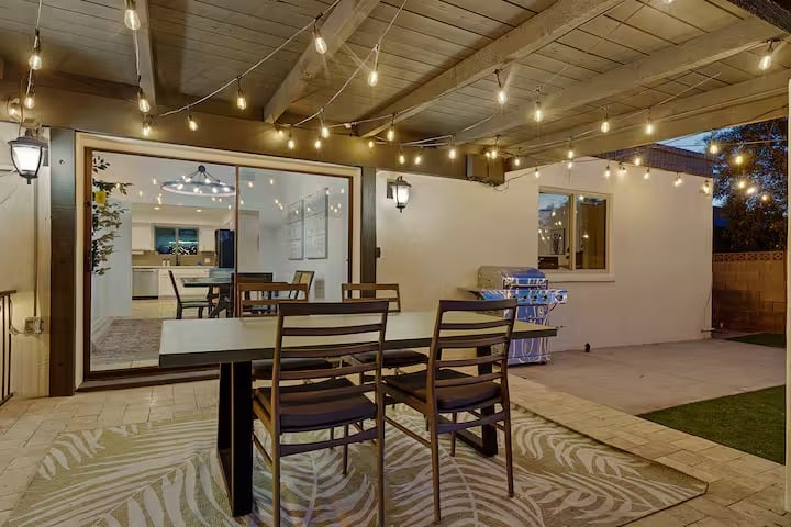 Huge Golf Course Home-Free Heated Pool/Theatre/Gym