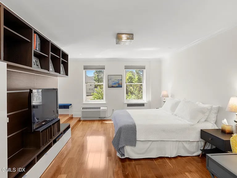 25 W Elm St APT 30