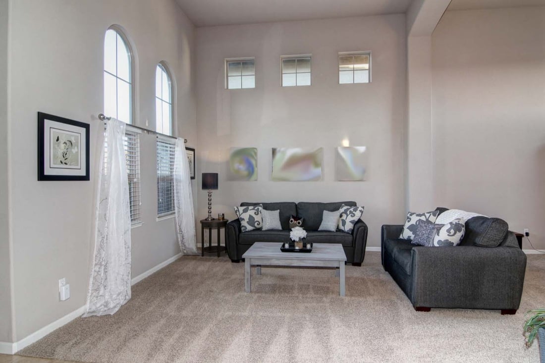 Gorgeous Lincoln 5 Bedroom Home for Sale!