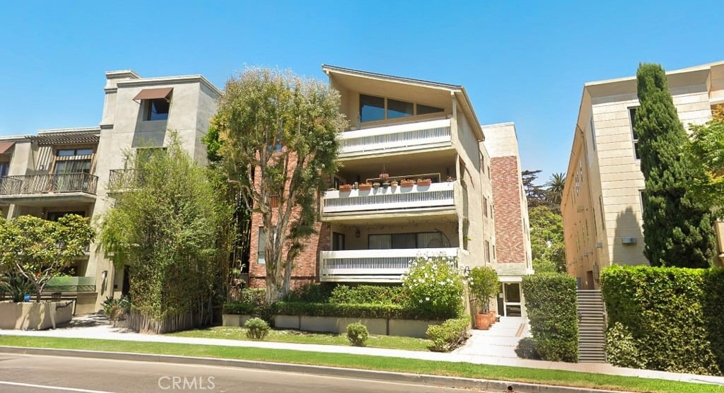1310 Roxbury Dr #302
