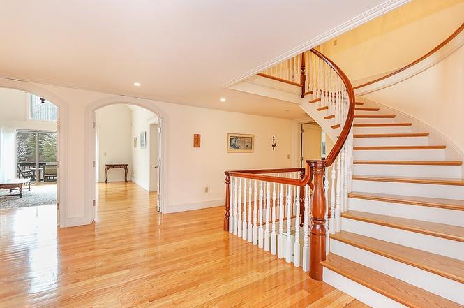 235 Nahanton St #235