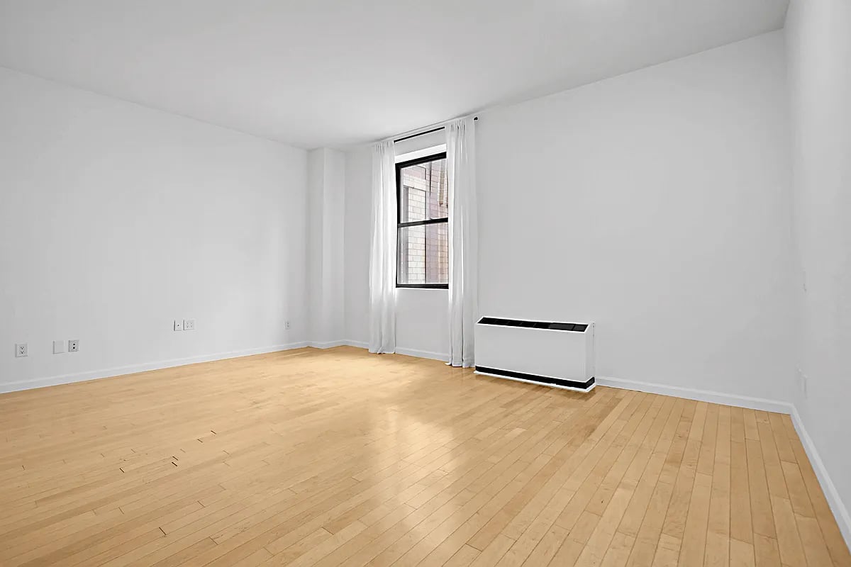 20 West St #4J