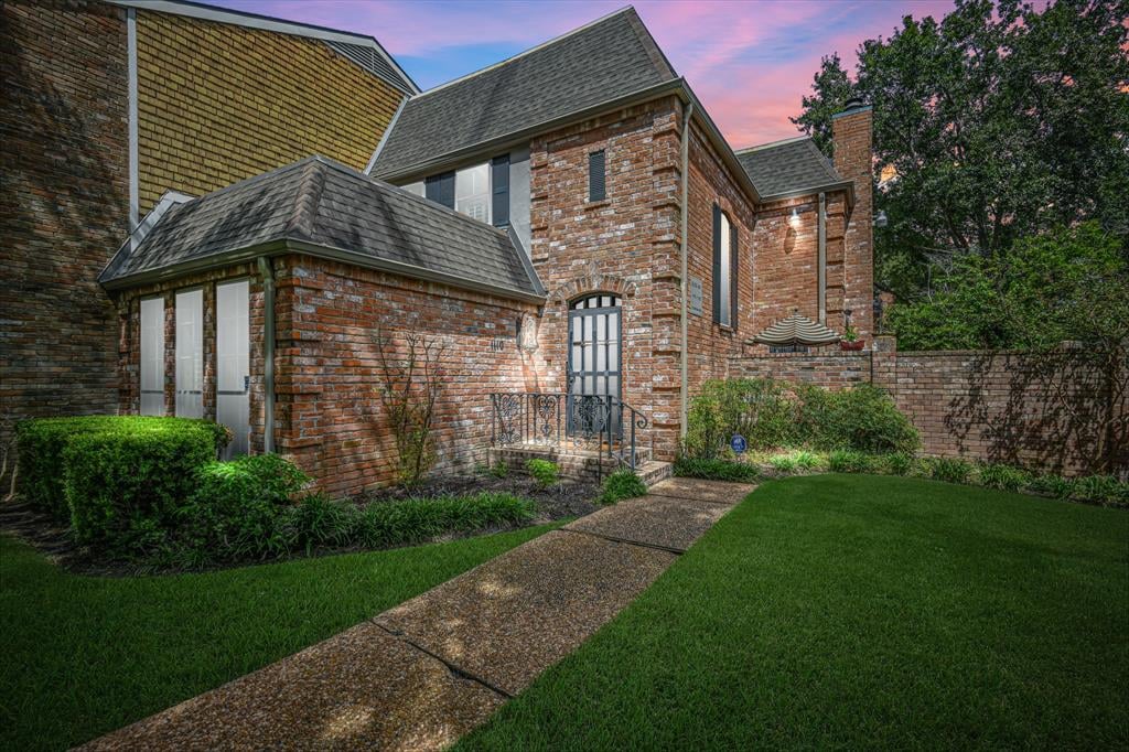 1110 Fountain View Dr, #218