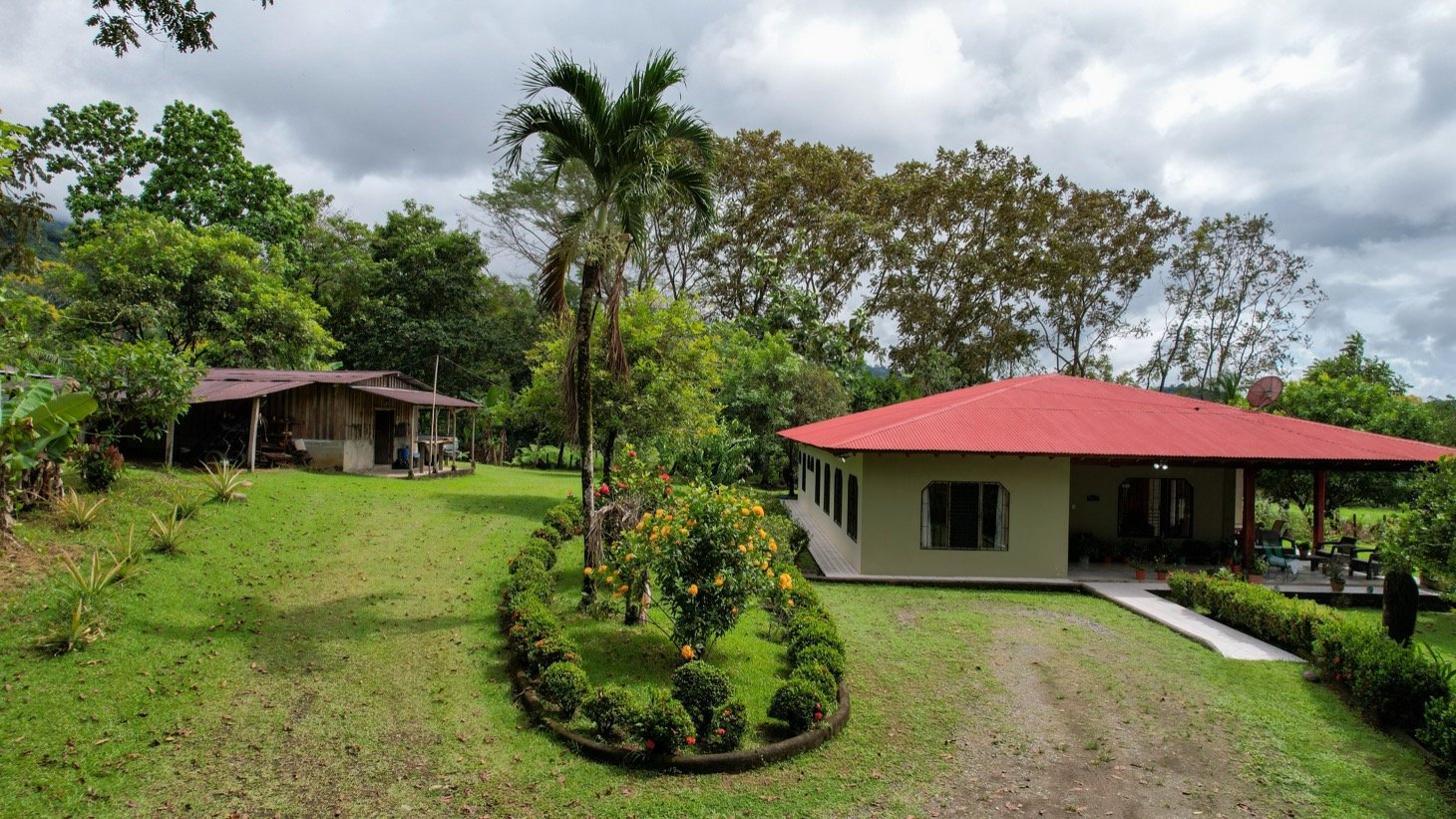 House for Sale in Ojochal, Costa Rica – Traditional Charm on 2.75 Acres