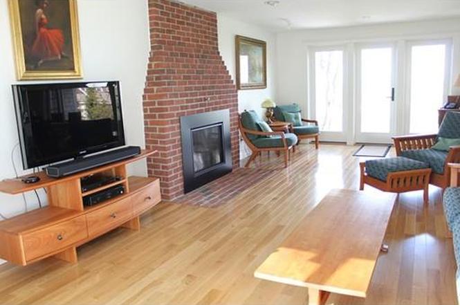 8 Beach Plum Ln
