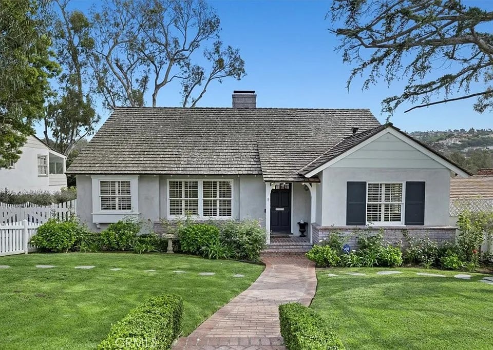 3220 Palos Verdes Dr N
