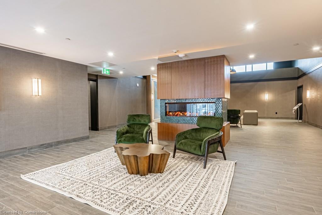 450 Dundas St E Unit: 302