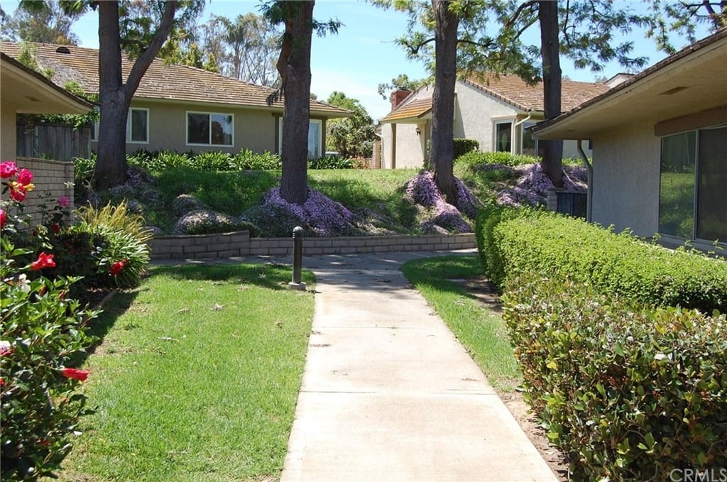 13 Featherwood