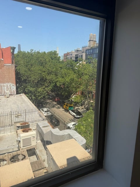 Loft Apartment in Court Square LIC