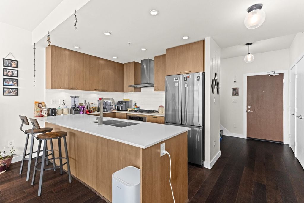 221 Union St, #ph907