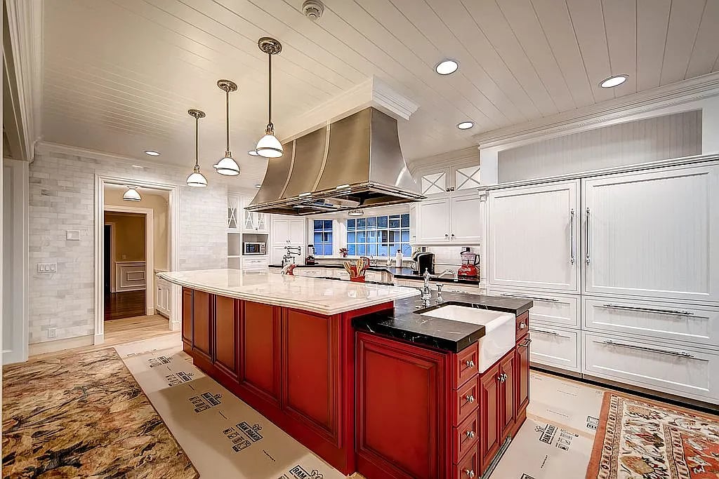 4403 Highland Dr