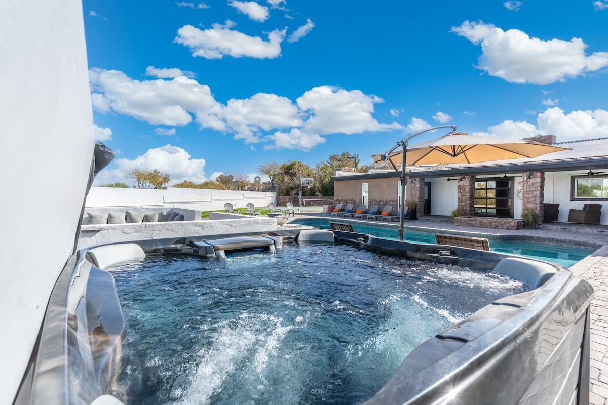 Phoenix Luxury! Pickleball | Free Heated Pool | Hot Tub
