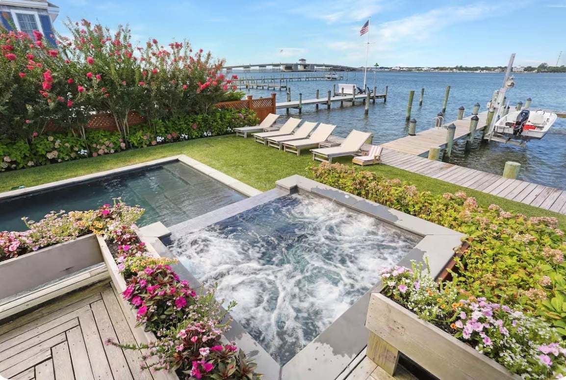 #1098 Beautiful Bayfront with Pool