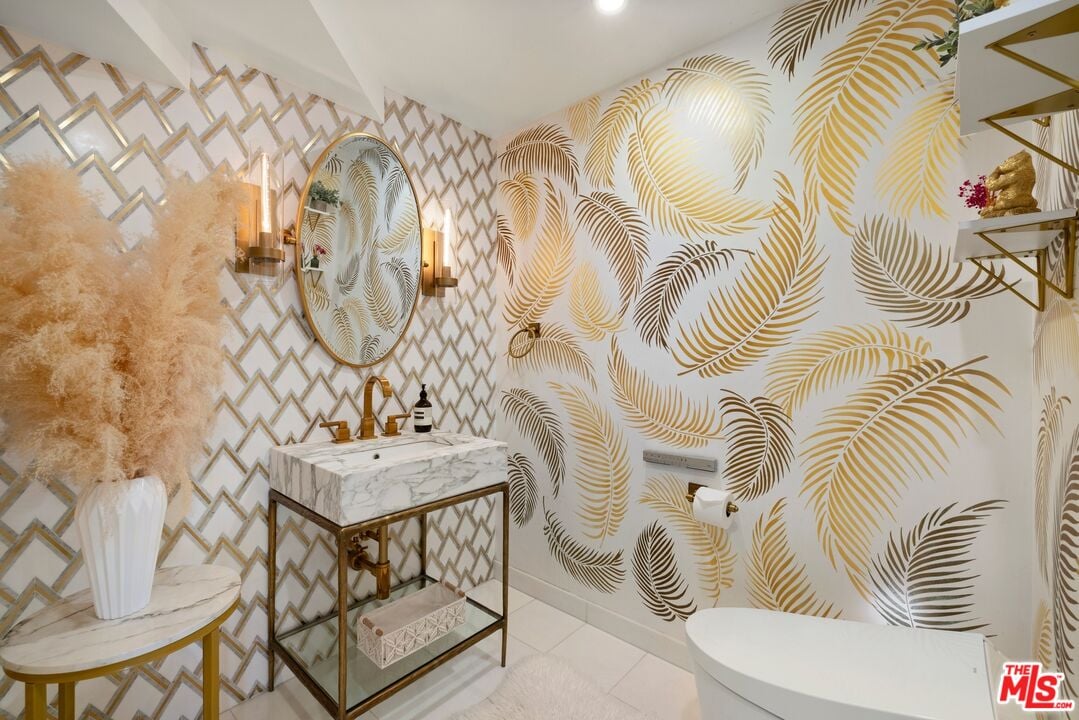 Halo Retreat, N Kings Rd, 90069