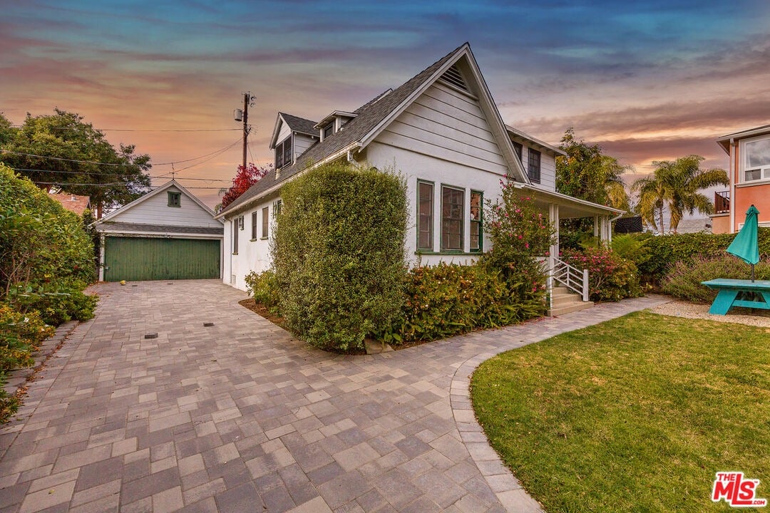 1911 Preuss Rd 