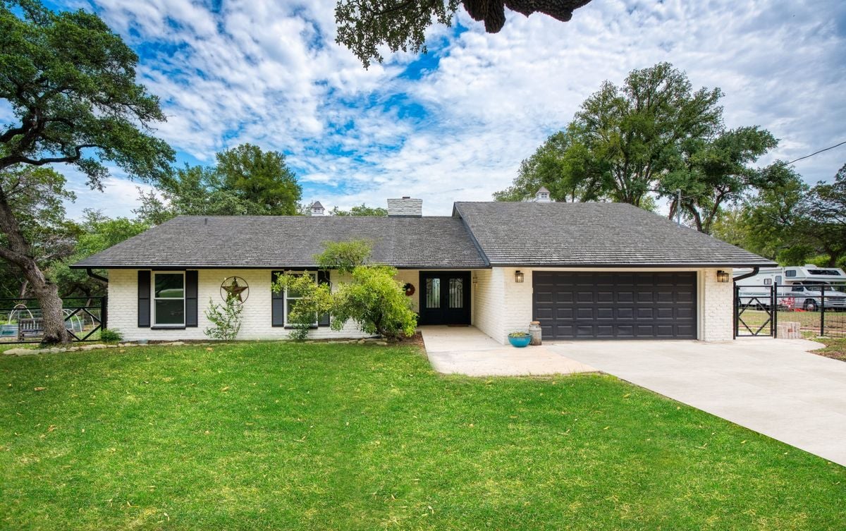 1141 Rose Ln
