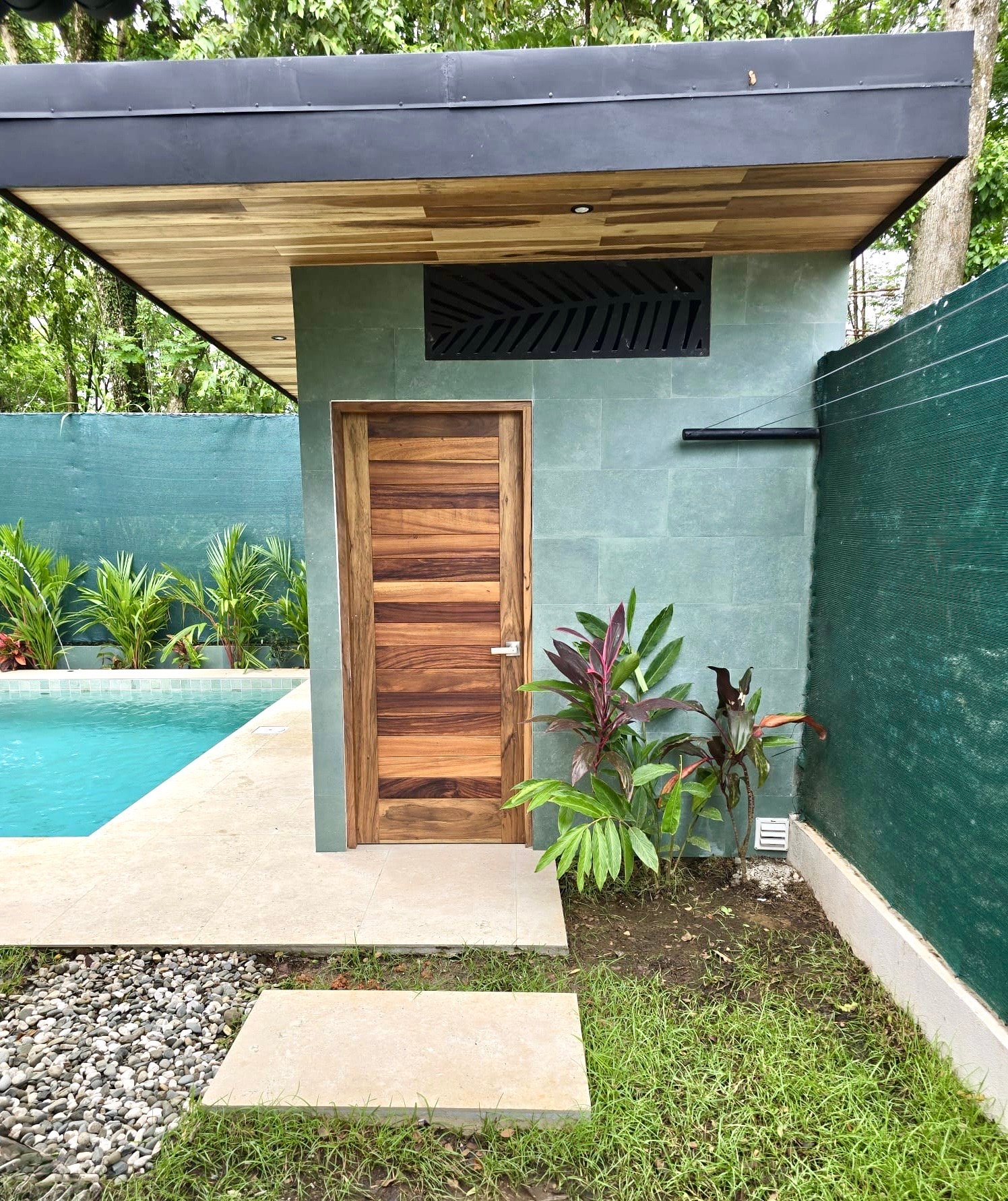 Tropical Modern Villa in Uvita – 3BR Retreat with Large Pool Near the Beach