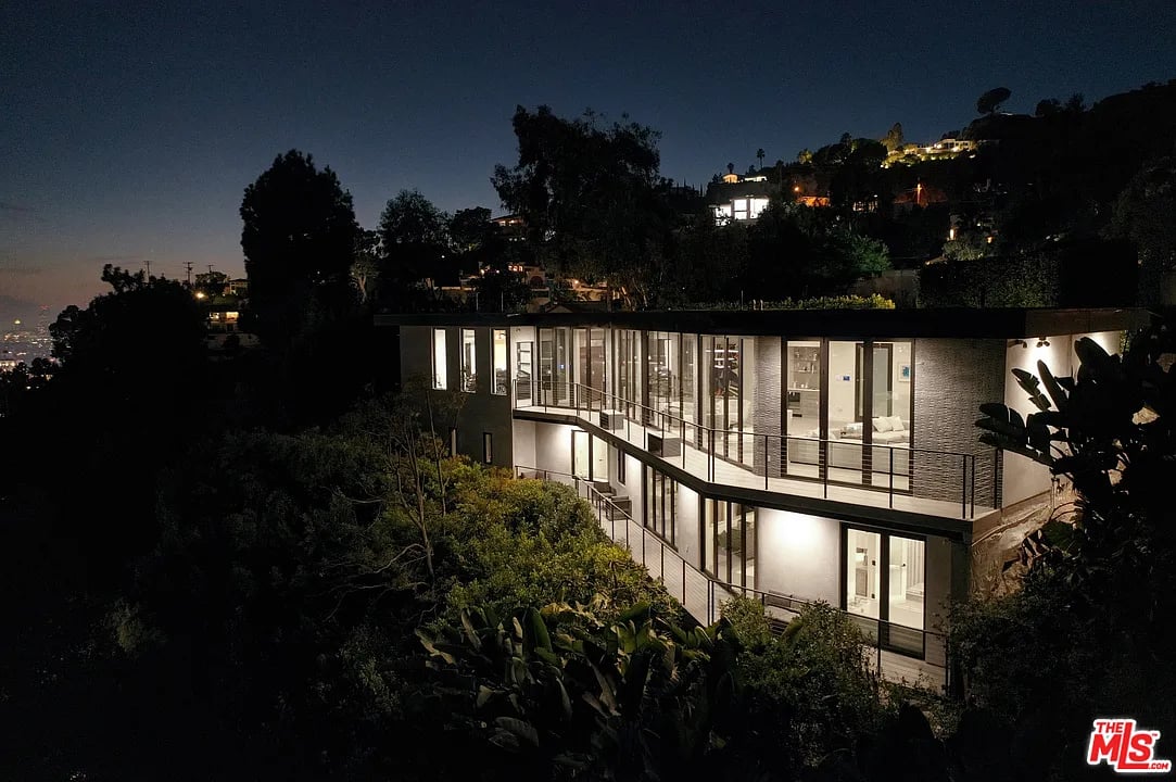 8130 W Laurel View Dr