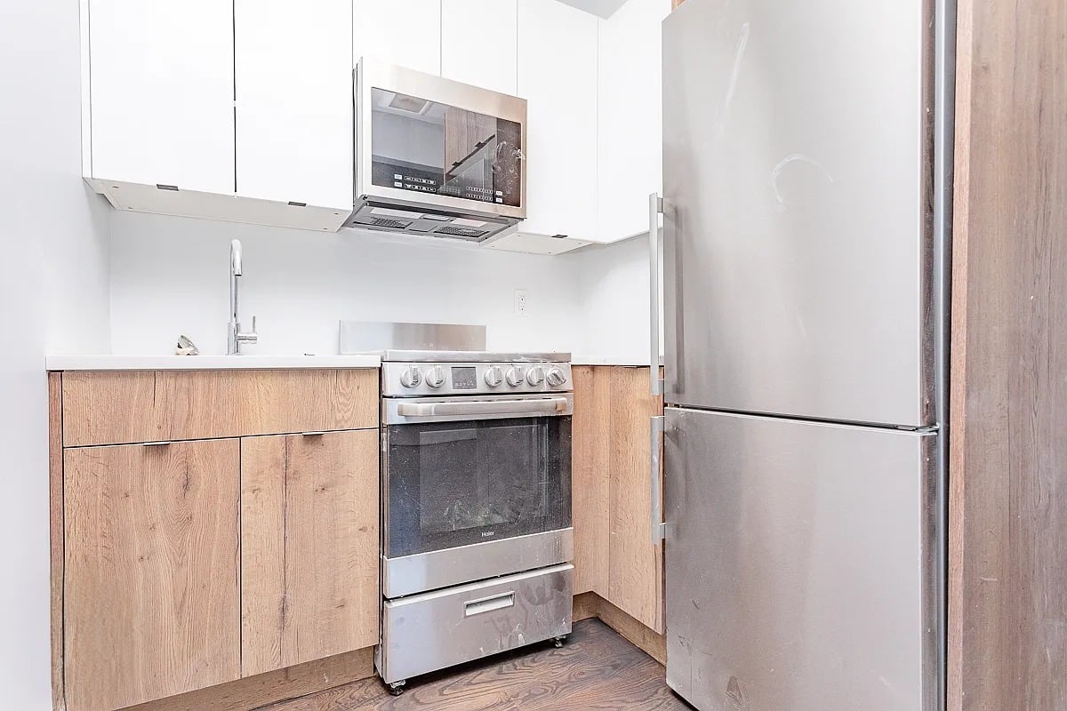 771 Lexington Ave 2F