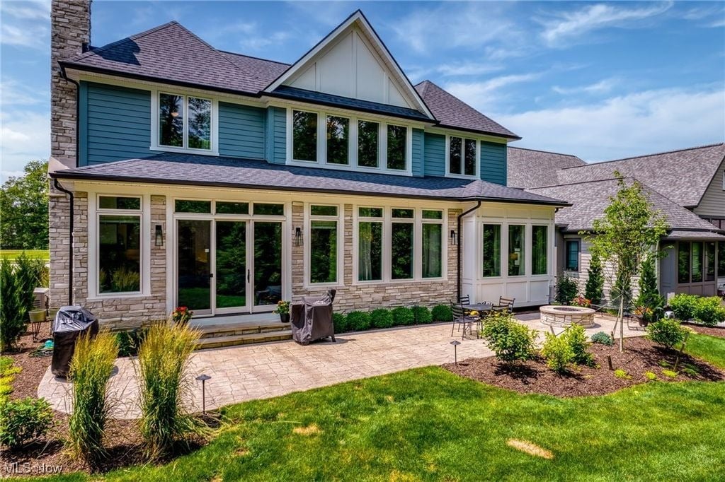 300 Woodridge Ln