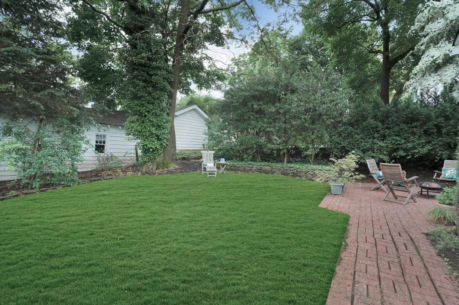 Sold for 10% Over List Price – 23 Colonial Terrace, Maplewood, NJ – $755,000